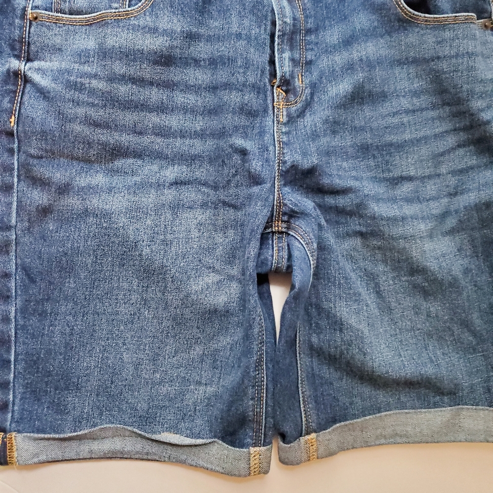 Old Navy Bermuda jean shorts size 12